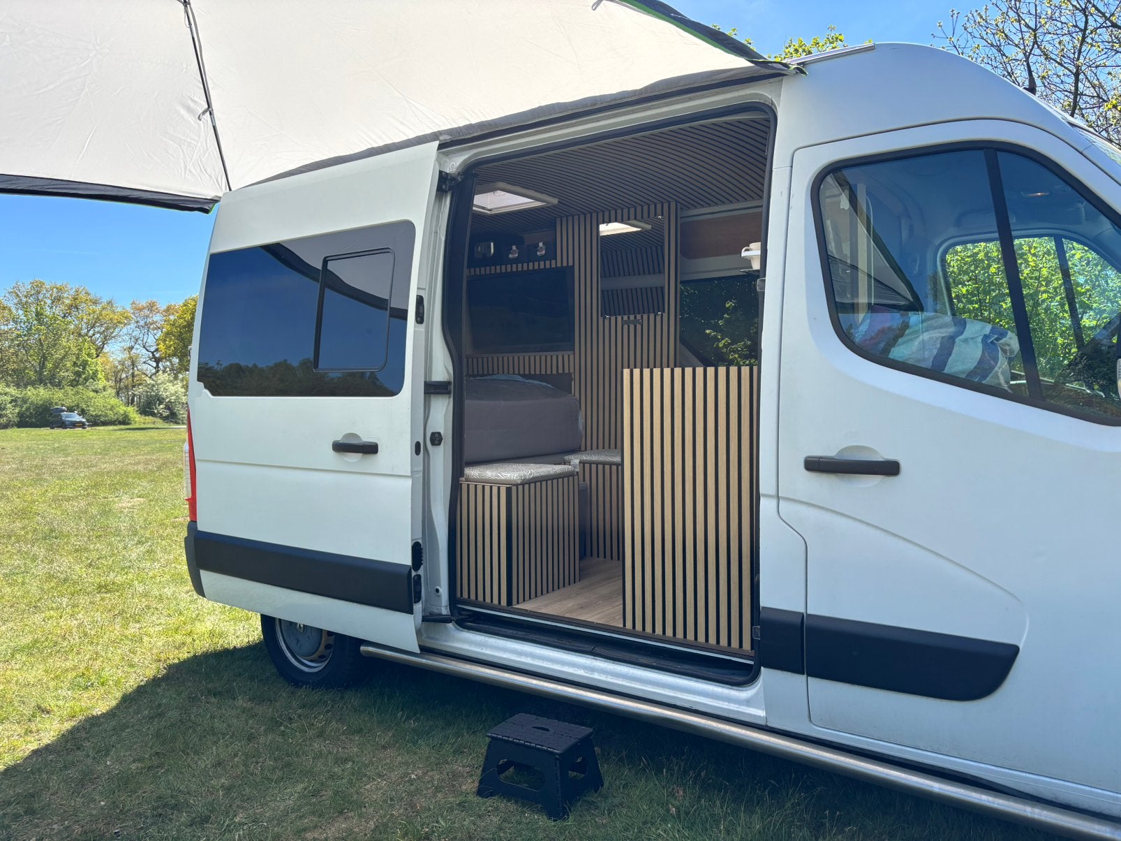 Prachtige camper Renault master L2H3 Off grid 80DKM + Nap!!!, Caravans en Kamperen, Campers, Overige merken, Chemisch toilet, Buscamper of Camperbus