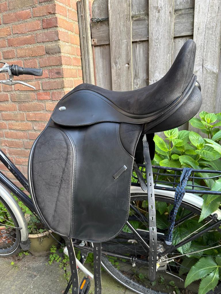 Thorowgood 17” dressuurzadel, Dieren en Toebehoren, Paarden en Pony's | Zadels, Ophalen of Verzenden, Gebruikt, Dressuur