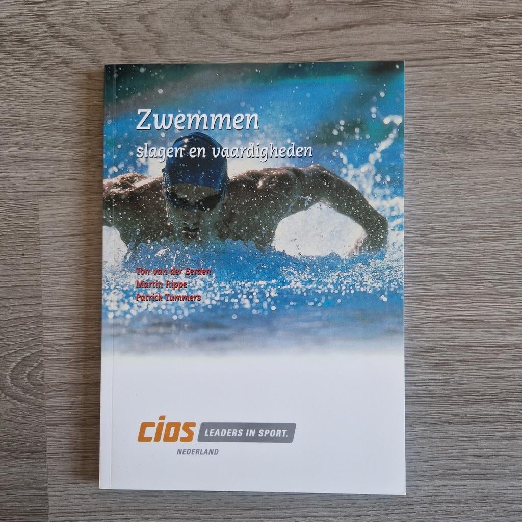 CIOS Zwemvaardigheden Boek: Zwemmen slagen en vaardigheden, Boeken, Studieboeken en Cursussen, Zo goed als nieuw, MBO, Gamma, Ton van der Eerden, Martin Rippe, Patrick Tummers