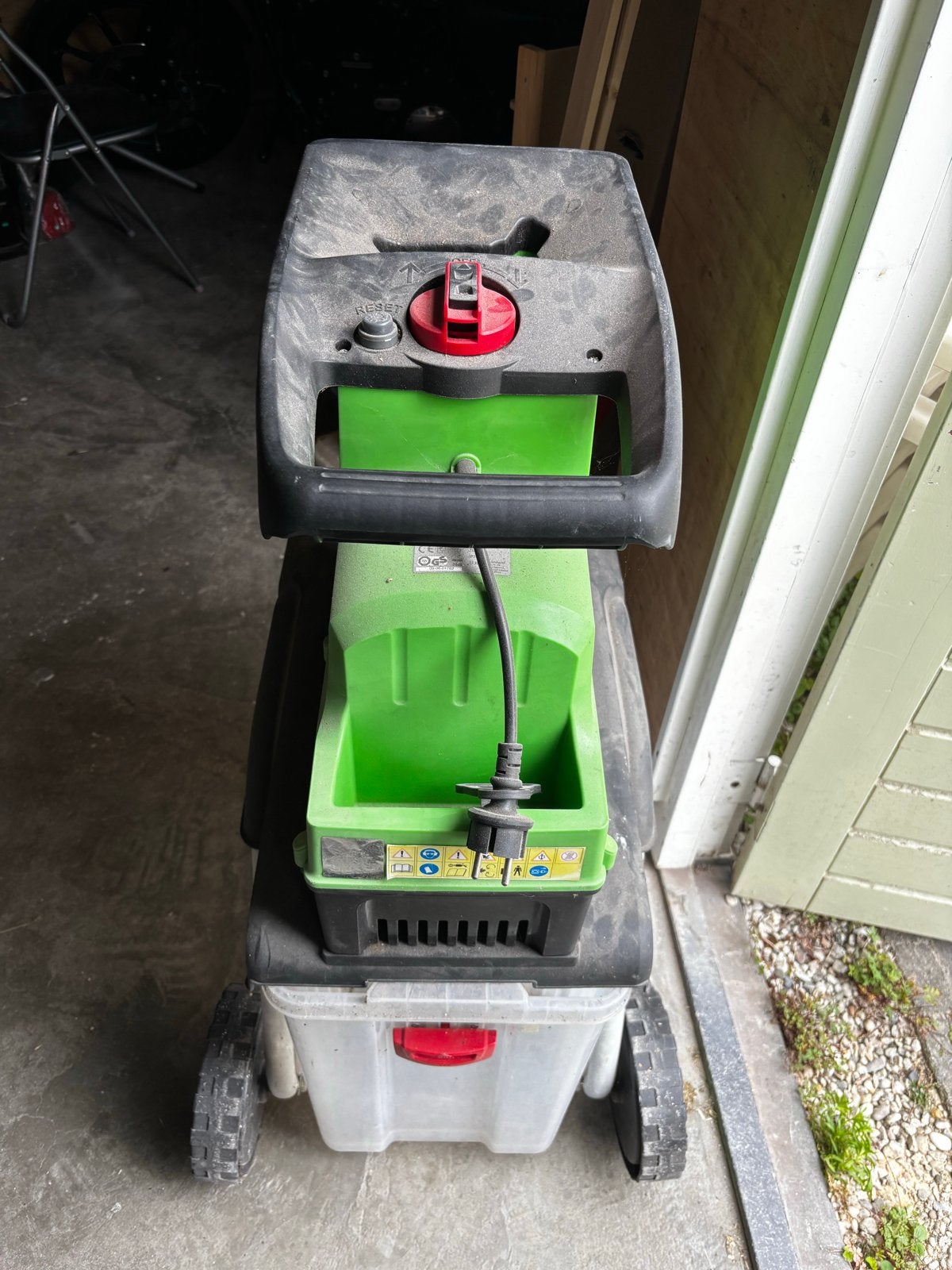 Elektrische hakselaar met opvangbak, Ophalen, Gebruikt, Elektrisch, Met opvangbak