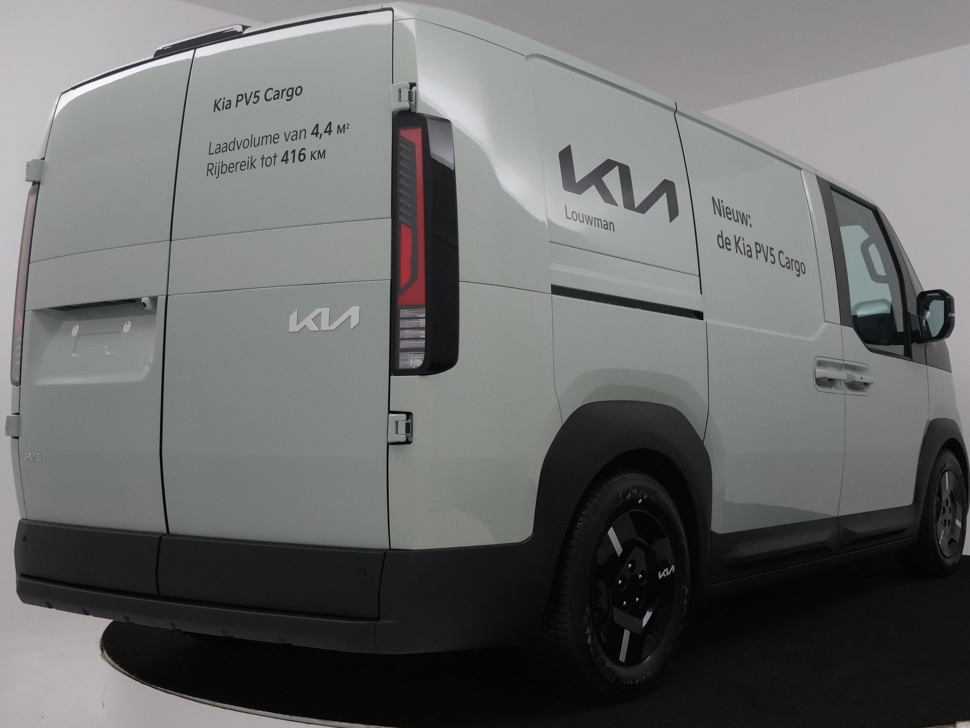 Kia PV5 L2H1 Plus 71.2 kWh | Company Car | 10 Jaar Garantie, Auto's, Stof, Kia, Zwart, 71 kWh