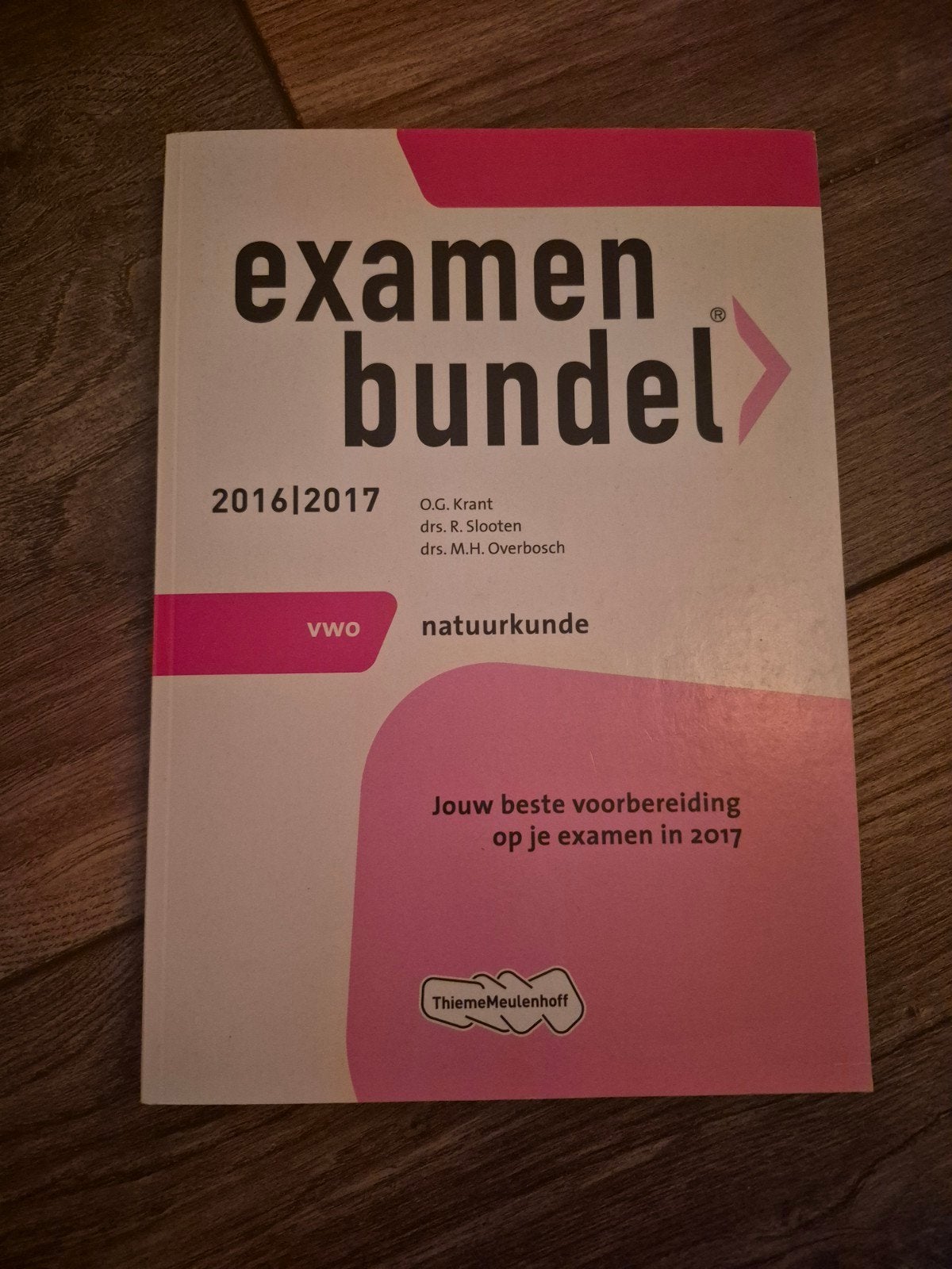 Examenbundel Natuurkunde VWO 2016/2017, VWO, Ophalen of Verzenden, Zo goed als nieuw, Natuurkunde