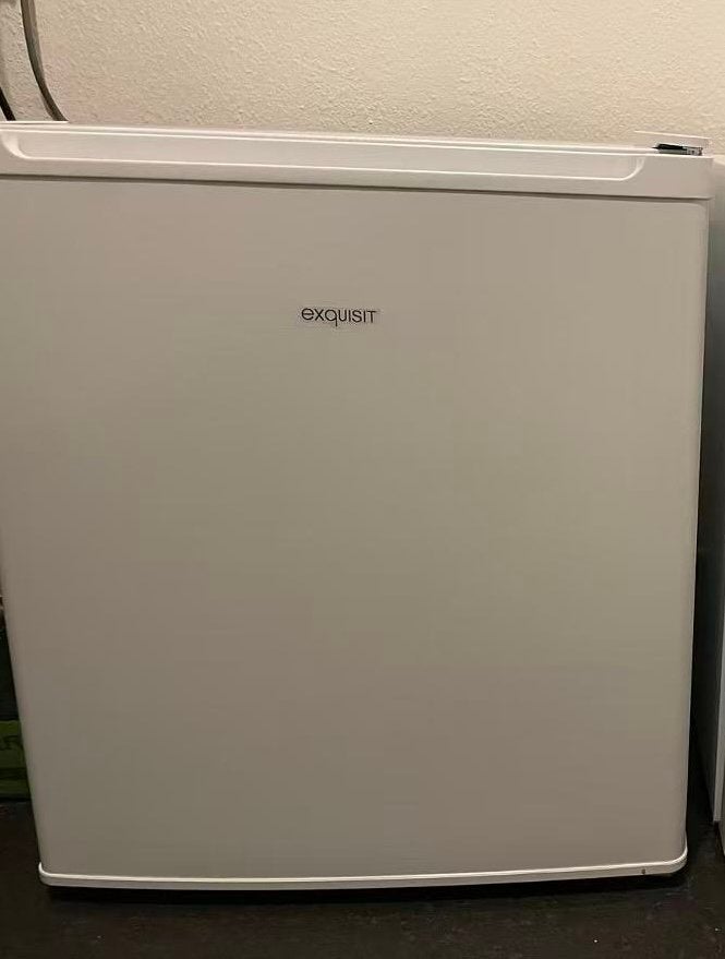 Good condition fridge, Minder dan 85 cm, Ophalen of Verzenden, Met vriesvak, Minder dan 75 liter
