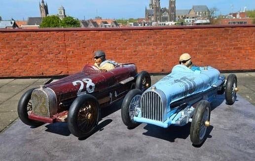 2x Antieke Bugatti type 59 raceauto's, Ophalen