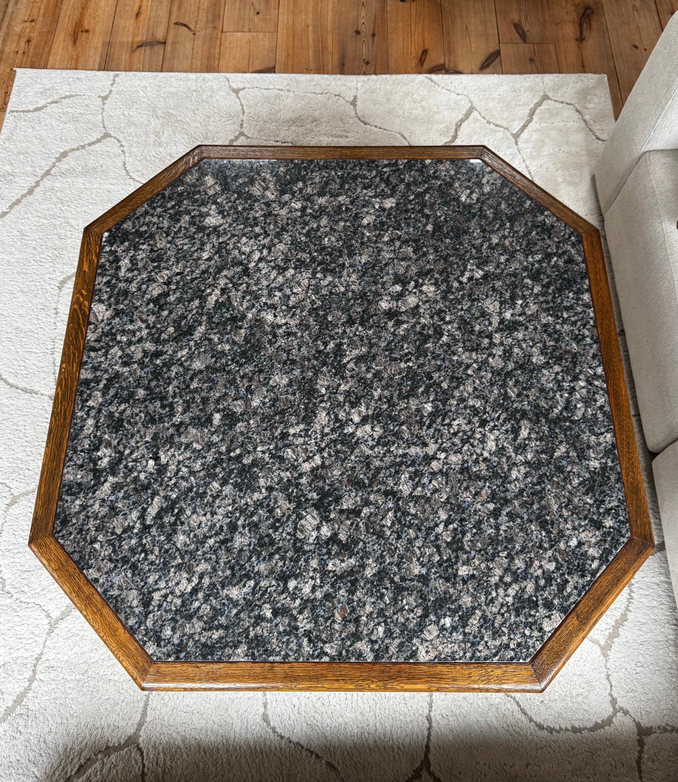 Eikenhouten salontafel granieten blad en 4 lades natuursteen, Ophalen, 50 – 75, Eikenhout, Zo goed als nieuw