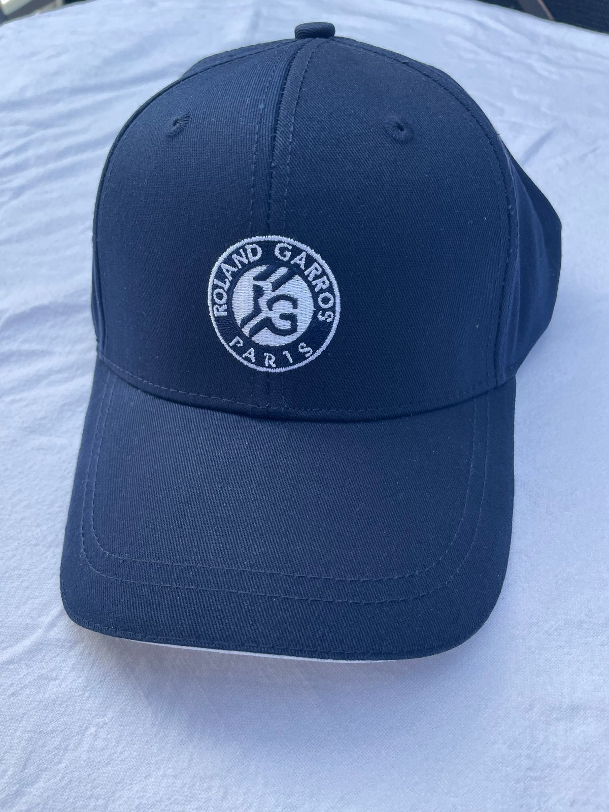 Nieuwe Roland Garros cap / pet - Donkerblauw met logo, Ophalen of Verzenden, Nieuw, Kleding