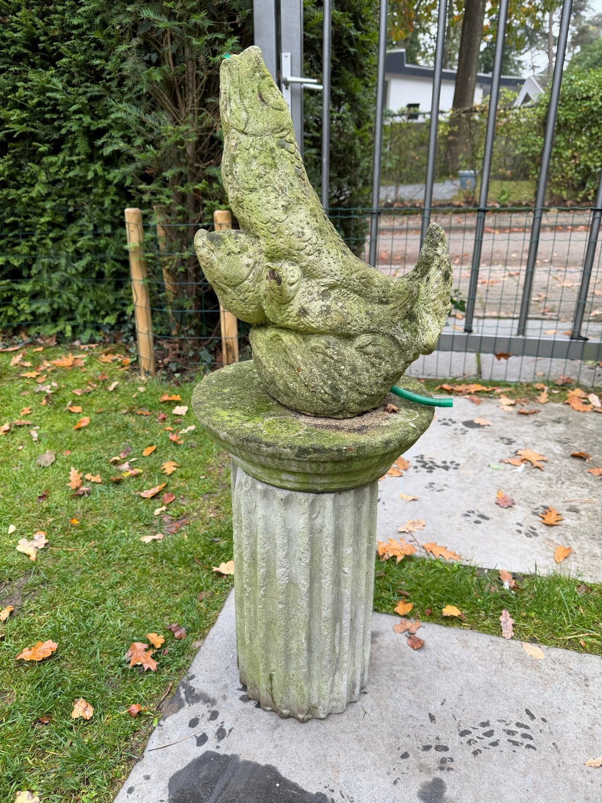 Vintage stenen vissenfontein op zuil - gratis, Ophalen, Gebruikt, Steen, Dierenbeeld