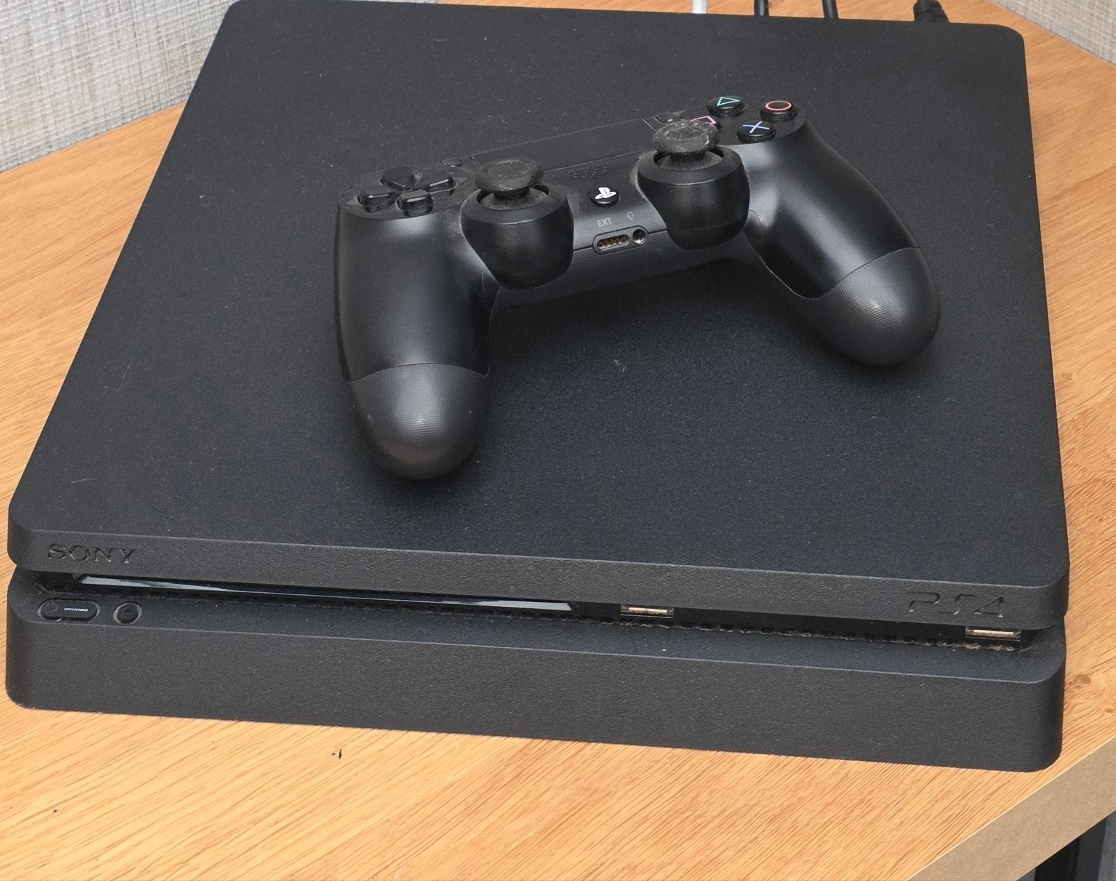 PlayStation 4 Slim 1TB met controller, Spelcomputers en Games, Ophalen of Verzenden, Zo goed als nieuw, 1 TB, Met 1 controller
