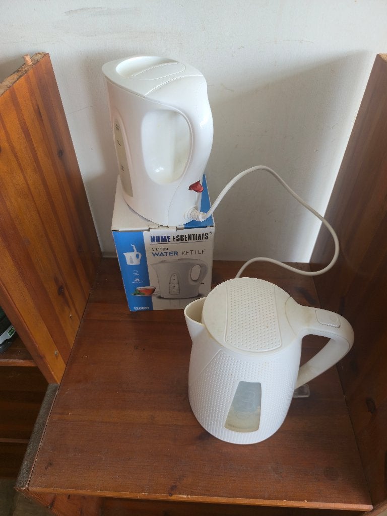 2 waterkokers – samen te koop, Witgoed en Apparatuur, Waterkokers, 1 tot 2 liter, Ophalen, Gebruikt