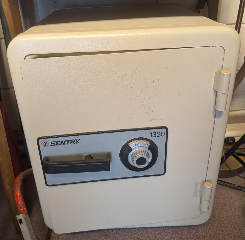Sentry kluis / brandkast ideaal voor thuis, Ophalen, Zo goed als nieuw, Brandkast