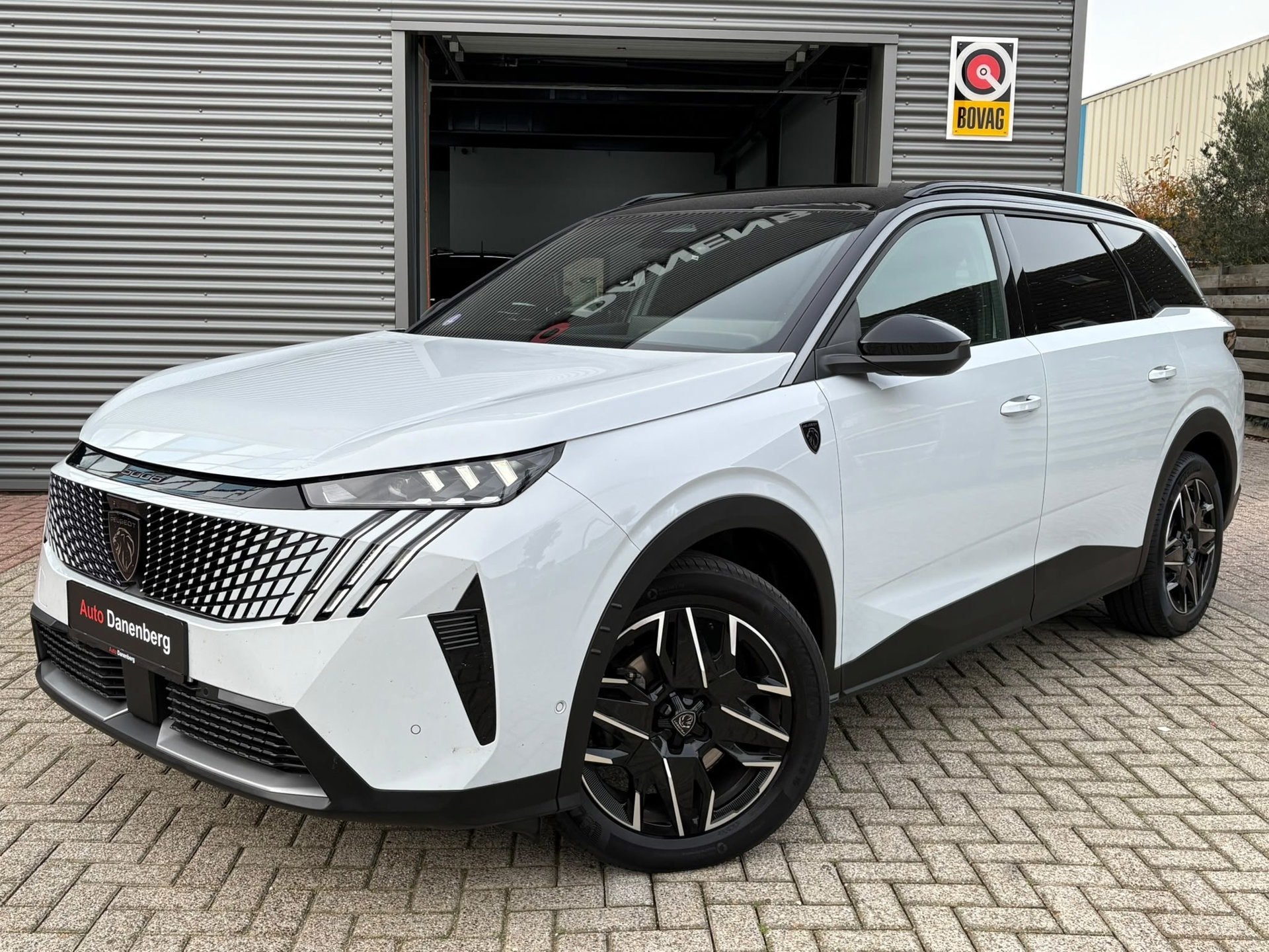 Peugeot 5008 1.2 Hybrid GT-line 7 persoons, Auto's, Zwart, 1199 cc, 7 stoelen, Wit