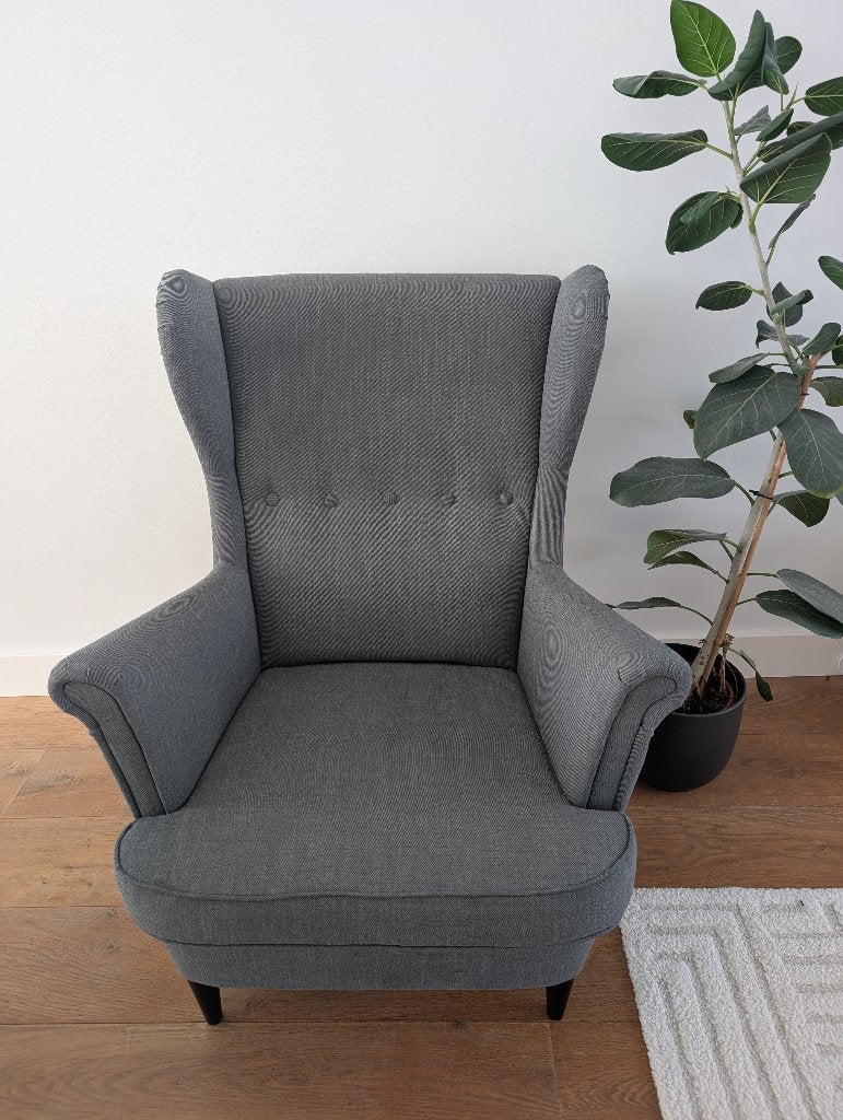 IKEA STRANDMON Oorfauteuil, Nordvalla donkergrijs, Ophalen, Zo goed als nieuw