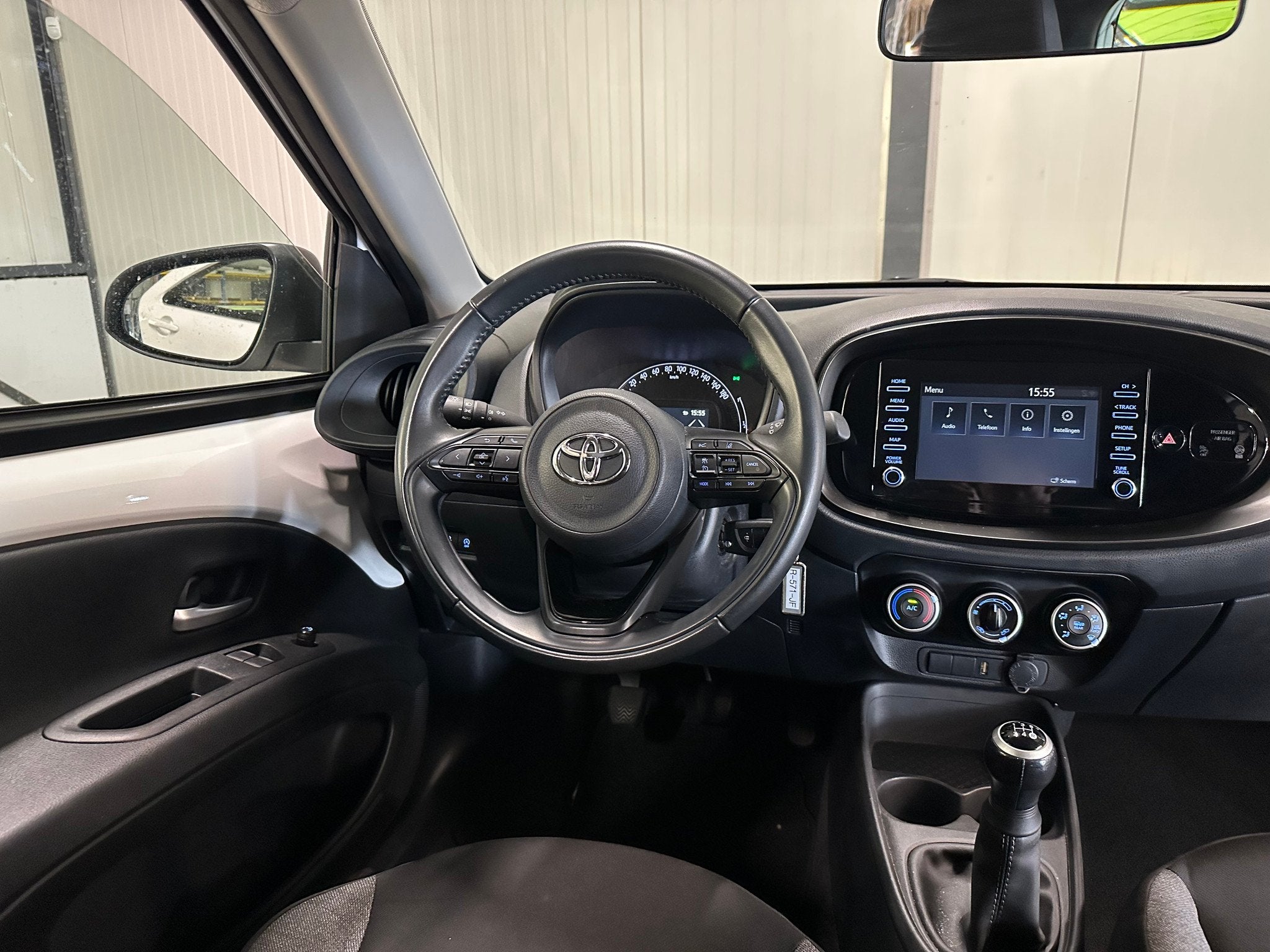 Toyota Aygo X 1.0 VVT-i | MT Play 5-Drs | Airco | Carplay |, Auto's, Gebruikt, 920 kg, 4 stoelen, Wit