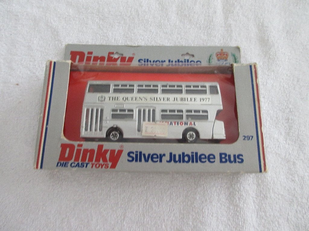 Dinky Toys Silver Jubilee Bus Queen Elizabeth 1977., Ophalen of Verzenden, Zo goed als nieuw, Bus of Vrachtwagen, Dinky Toys