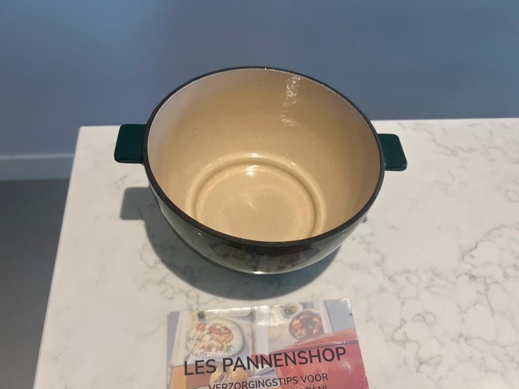gietijzeren Nomar (Staub) pan gevlamd groen 18 cm, Gietijzer, Ophalen of Verzenden, Zo goed als nieuw, Staub