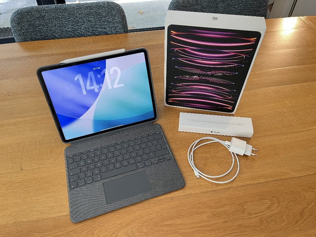 iPad Pro 12.9 inch, M2, 512GB met toetsenbordcase, Computers en Software, Apple iPad, 12 inch, Ophalen of Verzenden, Zo goed als nieuw