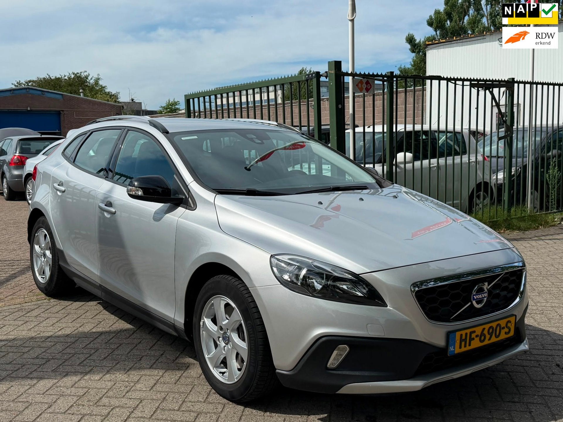 Volvo V40 Cross Country 1.5 T3 Momentum Automaat zeer netjes, Auto's, Volvo, Euro 6, 700 kg, Leder en Stof, Bedrijf