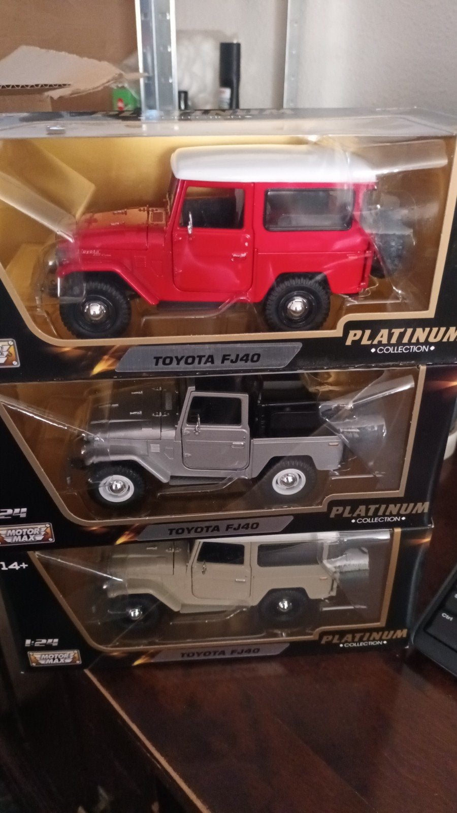 nieuwe modelauto,s Toyota  FJ40, Hobby en Vrije tijd, Modelauto's | 1:24, Auto, Dalen, Nieuw, Ophalen of Verzenden