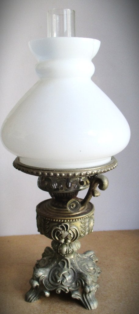 Lamp~Olielamp met opaline kap~Antieke Koperen Lamp~Olie, Ophalen of Verzenden