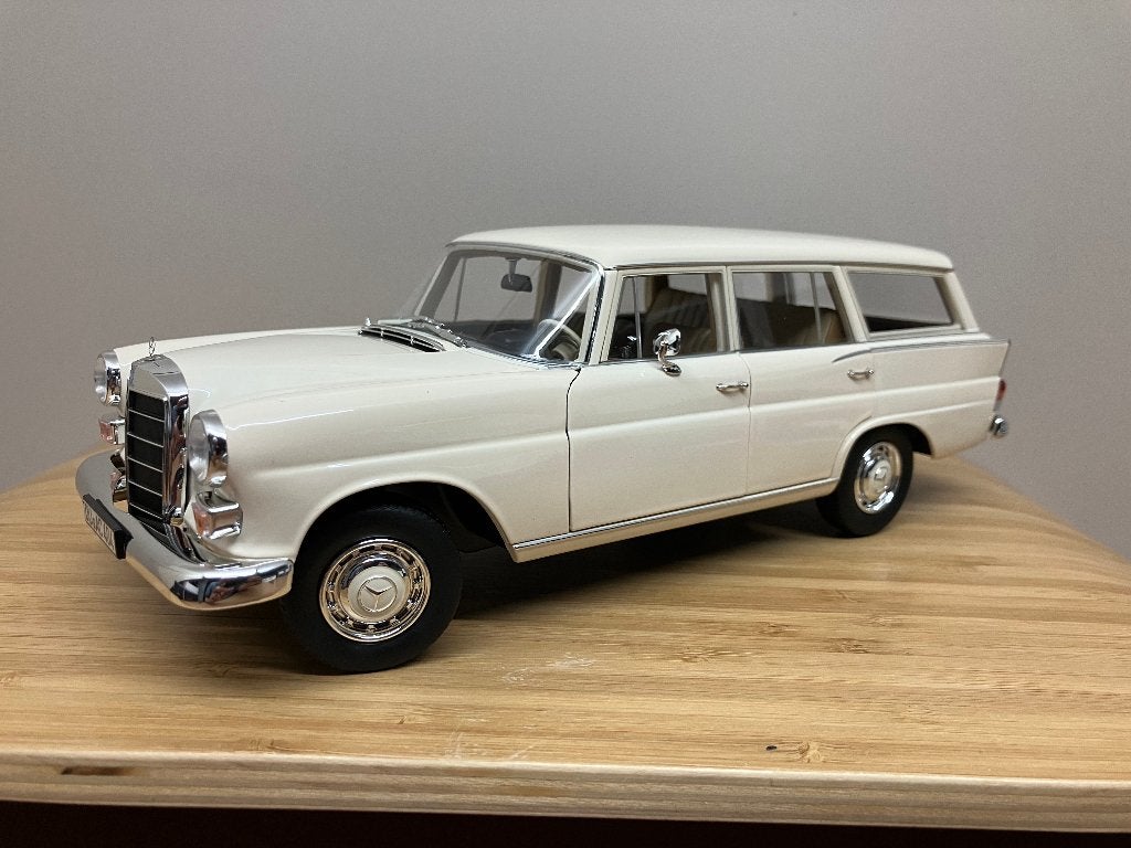 Mercedes-Benz 200 Universal  1966 Cream  1/18 Norev, Hobby en Vrije tijd, Ophalen of Verzenden, Nieuw, Auto, Norev