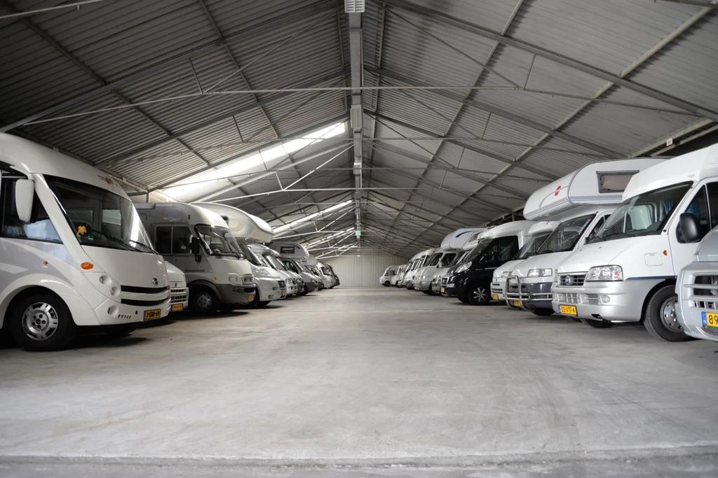 Gevraagd grote partij campers!