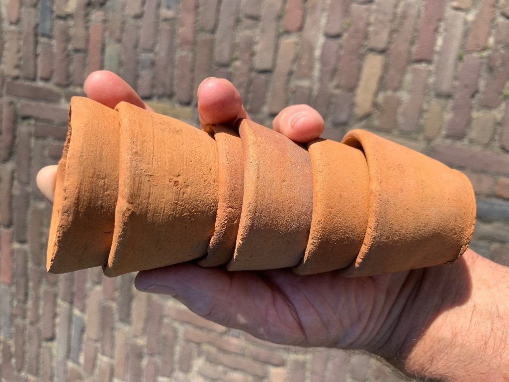 Antieke handgemaakte aardewerken kweekpotjes, Ophalen