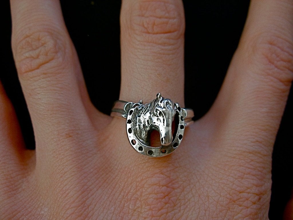 Zilveren 925 zilver ring paard met hoefijzer maat 17.75, Verzenden, Nieuw, 17 tot 18, Dame