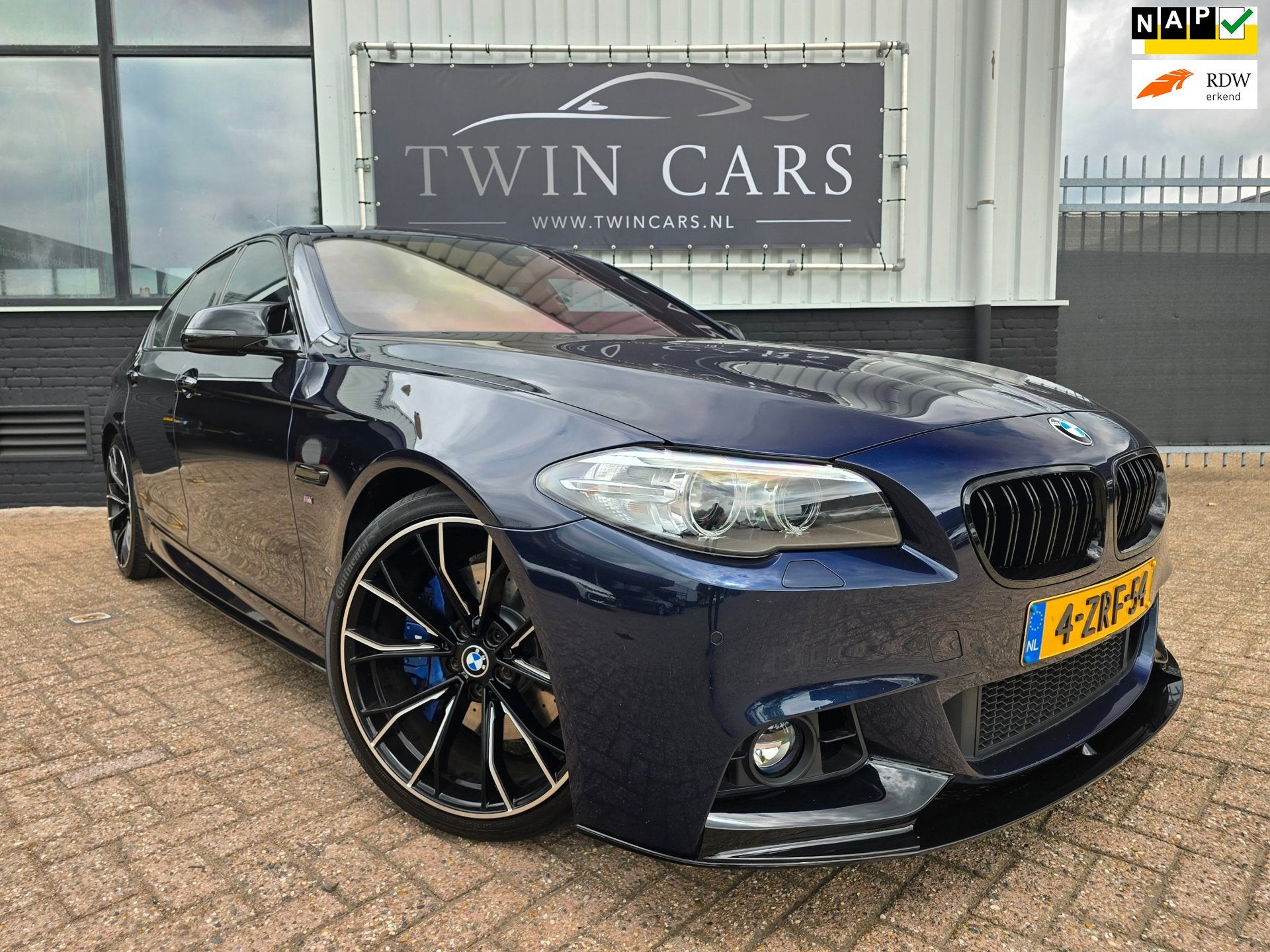 BMW 5-serie 535i Executive M-Sport Alcantara 20" Org NL, Auto's, Achterwielaandrijving, Gebruikt, 2000 kg, Blauw