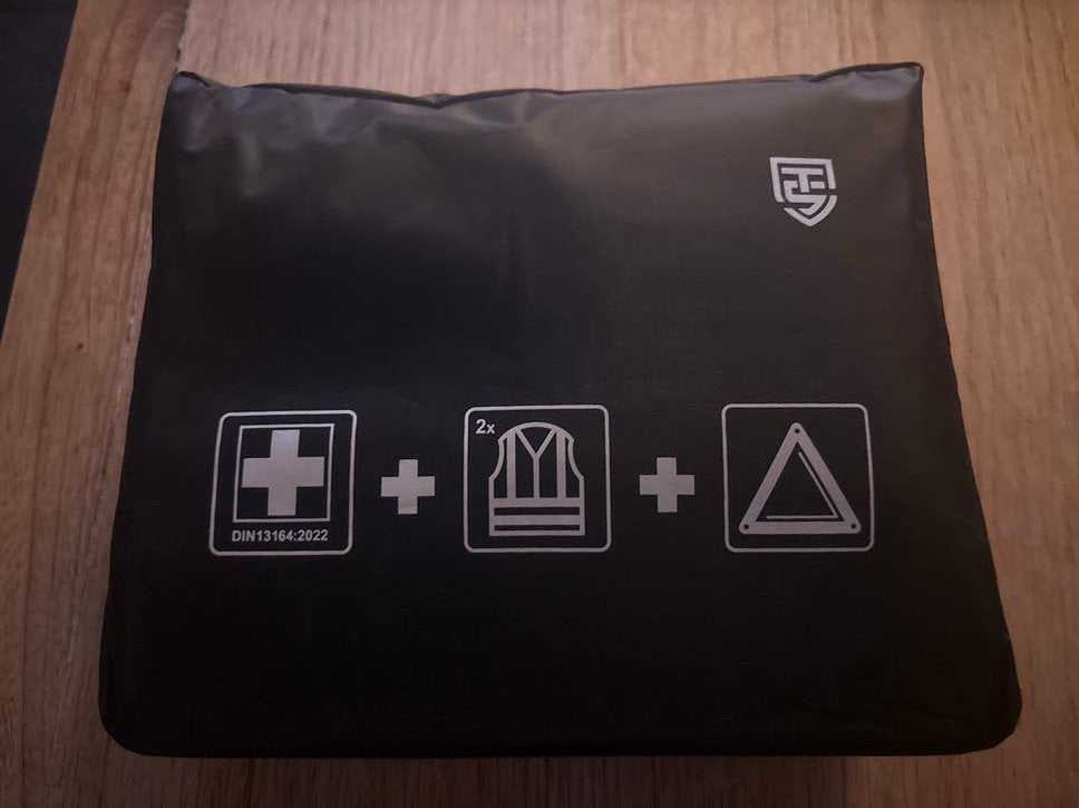 Nieuwe EHBO-set met veiligheidsvest en gevarendriehoek, Ophalen of Verzenden