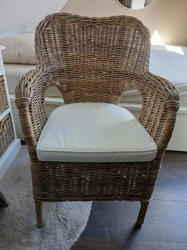Rieten stoel met kussen ( riviera maison), Ophalen, Gebruikt, Overige kleuren, Stof