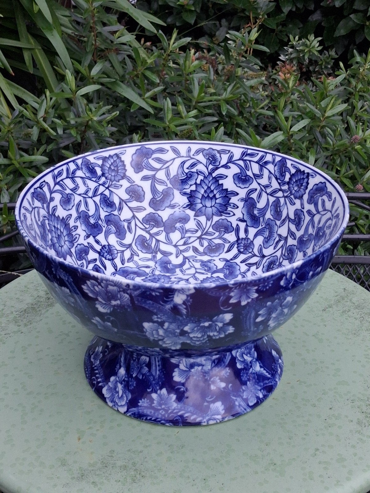 grote schaal 30 cm blauw/wit bloemen, Tuin en Terras, Rond, Ophalen of Verzenden, Aardewerk, Minder dan 40 cm