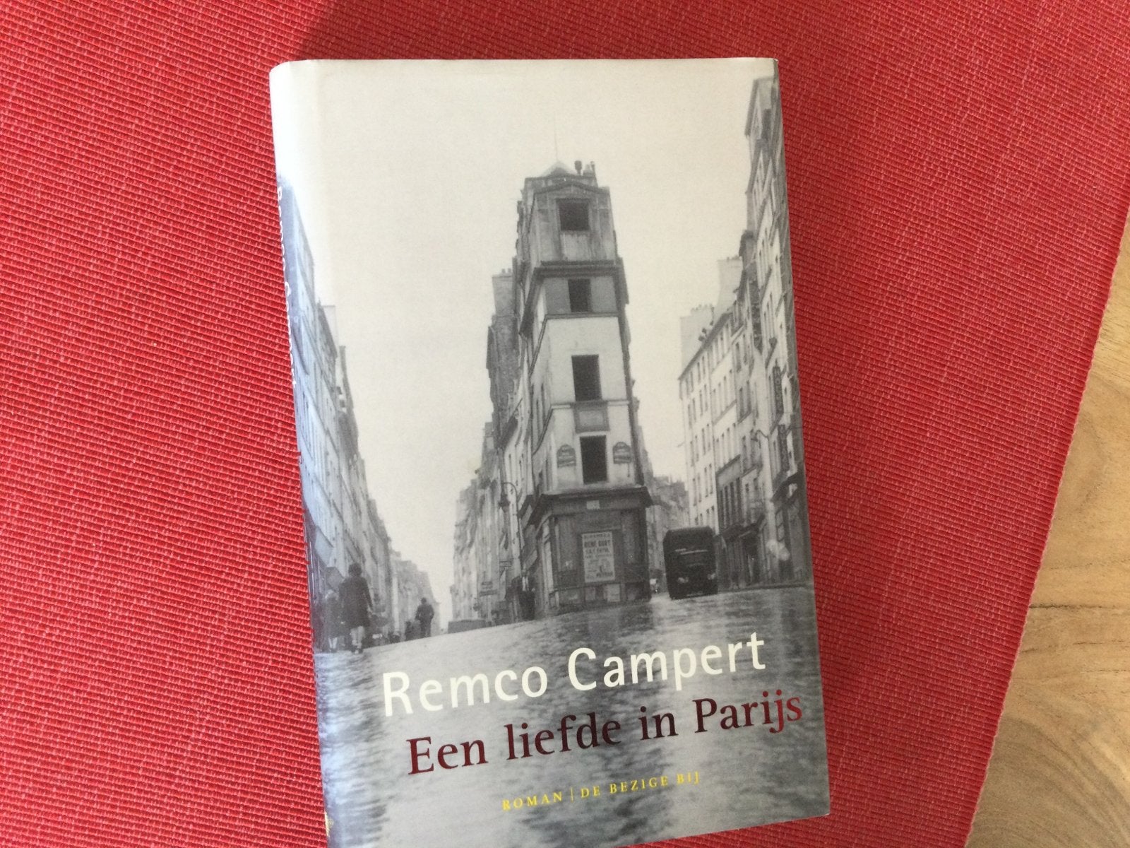 Remco Campert,  Een liefde in Parijs, Ophalen of Verzenden, Nieuw, Nederland