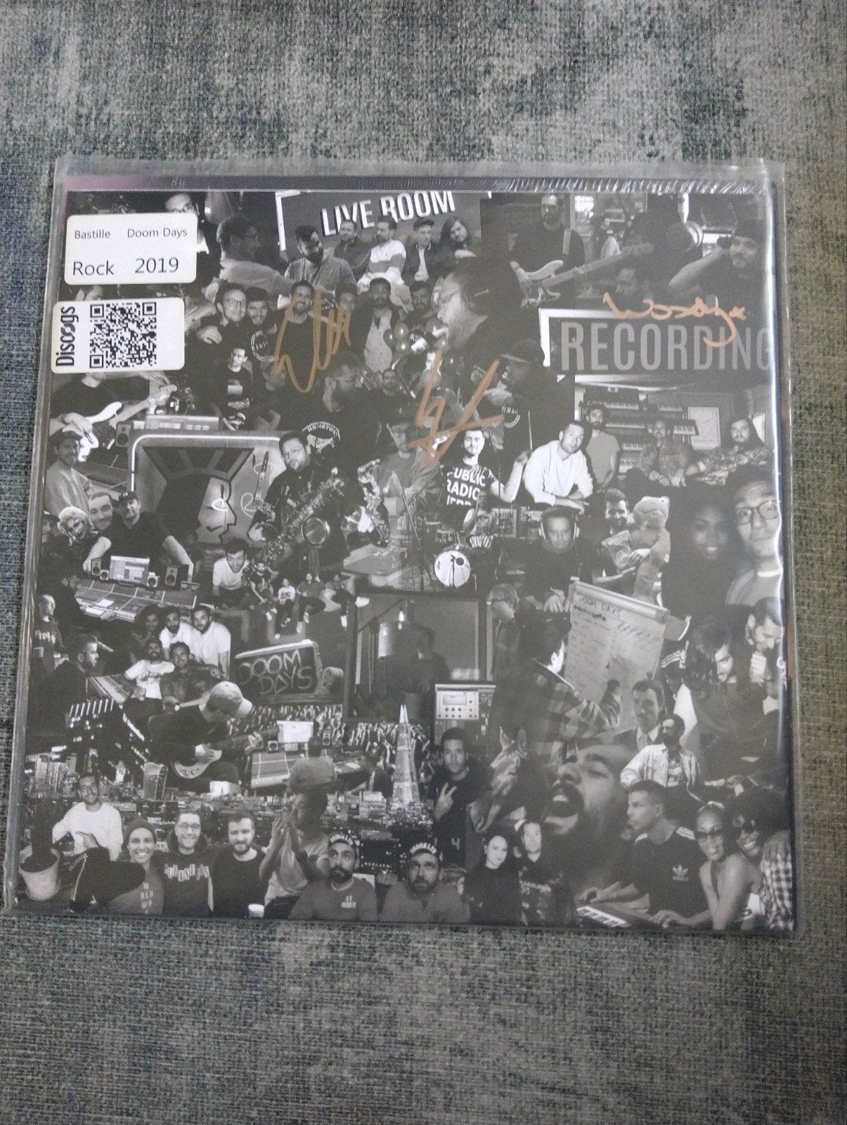 Bastille - Doom Days LP gesigneerd door alle bandleden, Cd's en Dvd's, Vinyl | Rock, LP, Limited edition, Ophalen of Verzenden