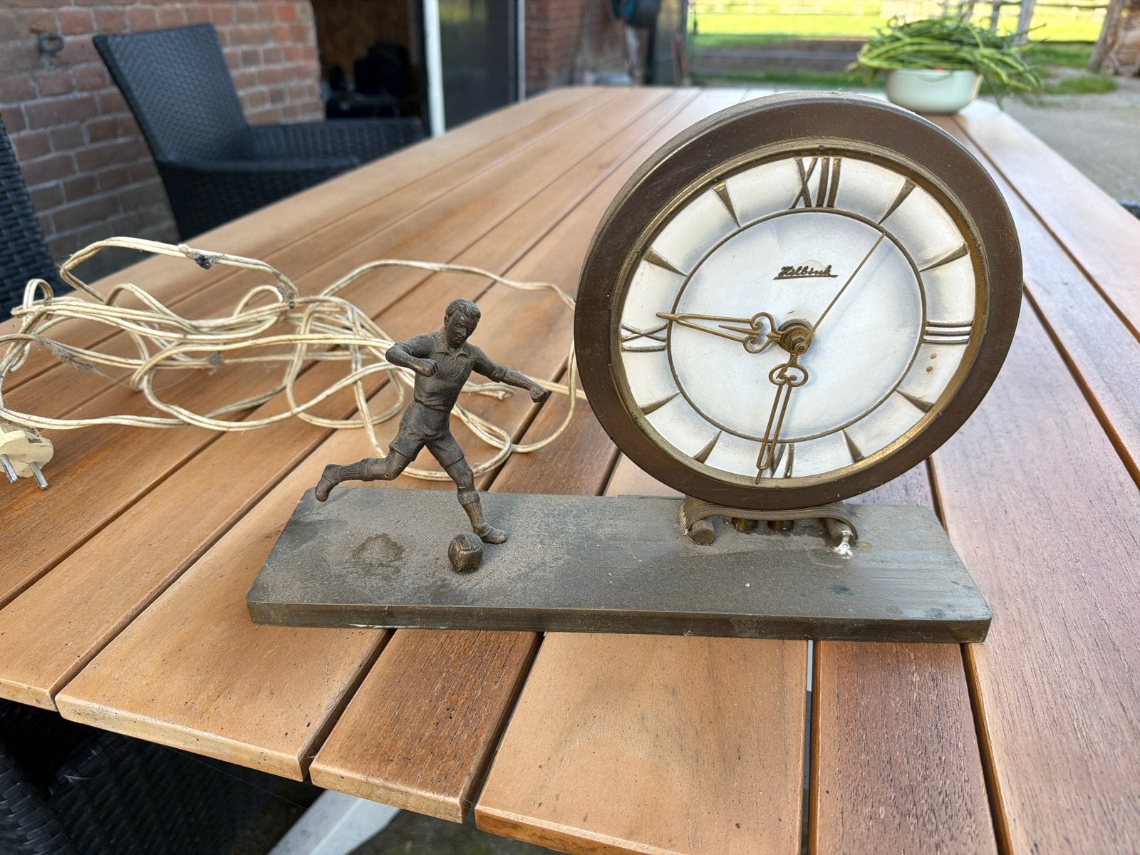 Vintage sportpendule Mid-century voetbal trofee klok", Ophalen of Verzenden