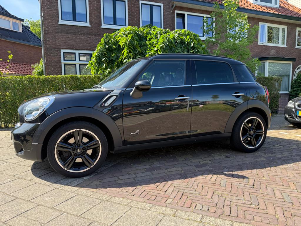Mini Countryman 1.6 Cooper S All4 AUT 2011 Zwart (112.600km), Auto's, 1380 kg, 4 stoelen, Zwart, 75 €/maand