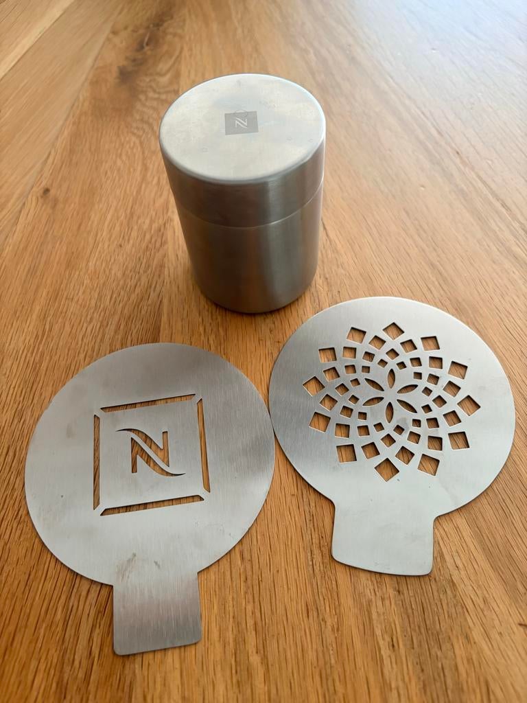 Nespresso Cacao Strooier met Twee Sjabloon Designs, Ophalen of Verzenden, Zo goed als nieuw, Nespresso, Overige typen