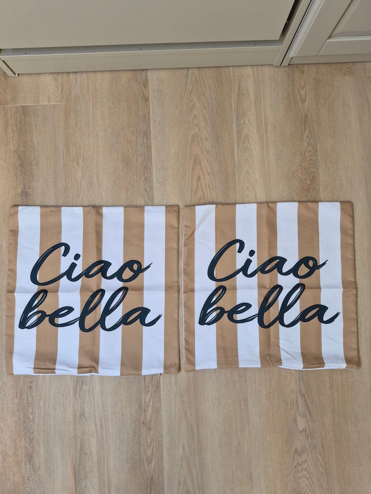 2 goud beige witte kussenhoesjes. Ciao bella. 45x45cm. Achte, Ophalen of Verzenden, Nieuw, Beige, Vierkant
