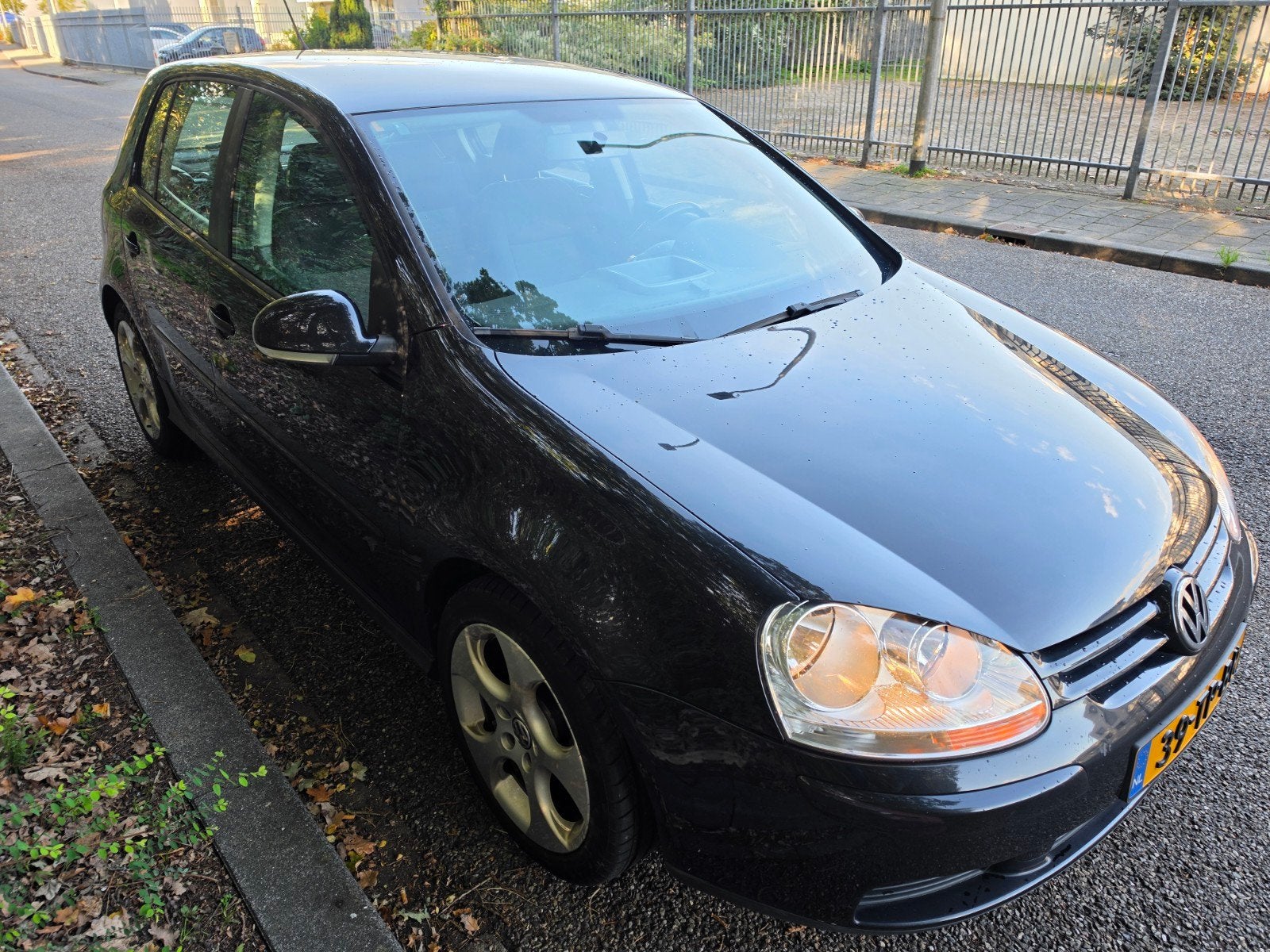 Volkswagen Golf 1.6 75KW 5D 2007 Zwart, Auto's, Voorwielaandrijving, Stof, 620 kg, Zwart