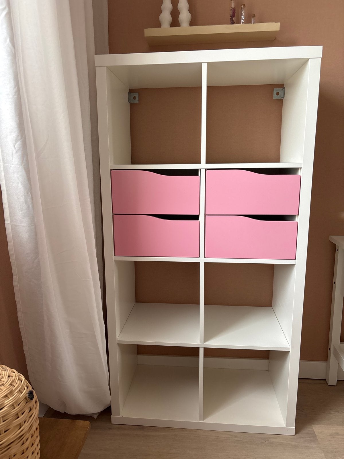 IKEA Kallax kast met roze lades - zo goed als nieuw, Ophalen, 100 tot 150 cm, 50 tot 100 cm, Zo goed als nieuw