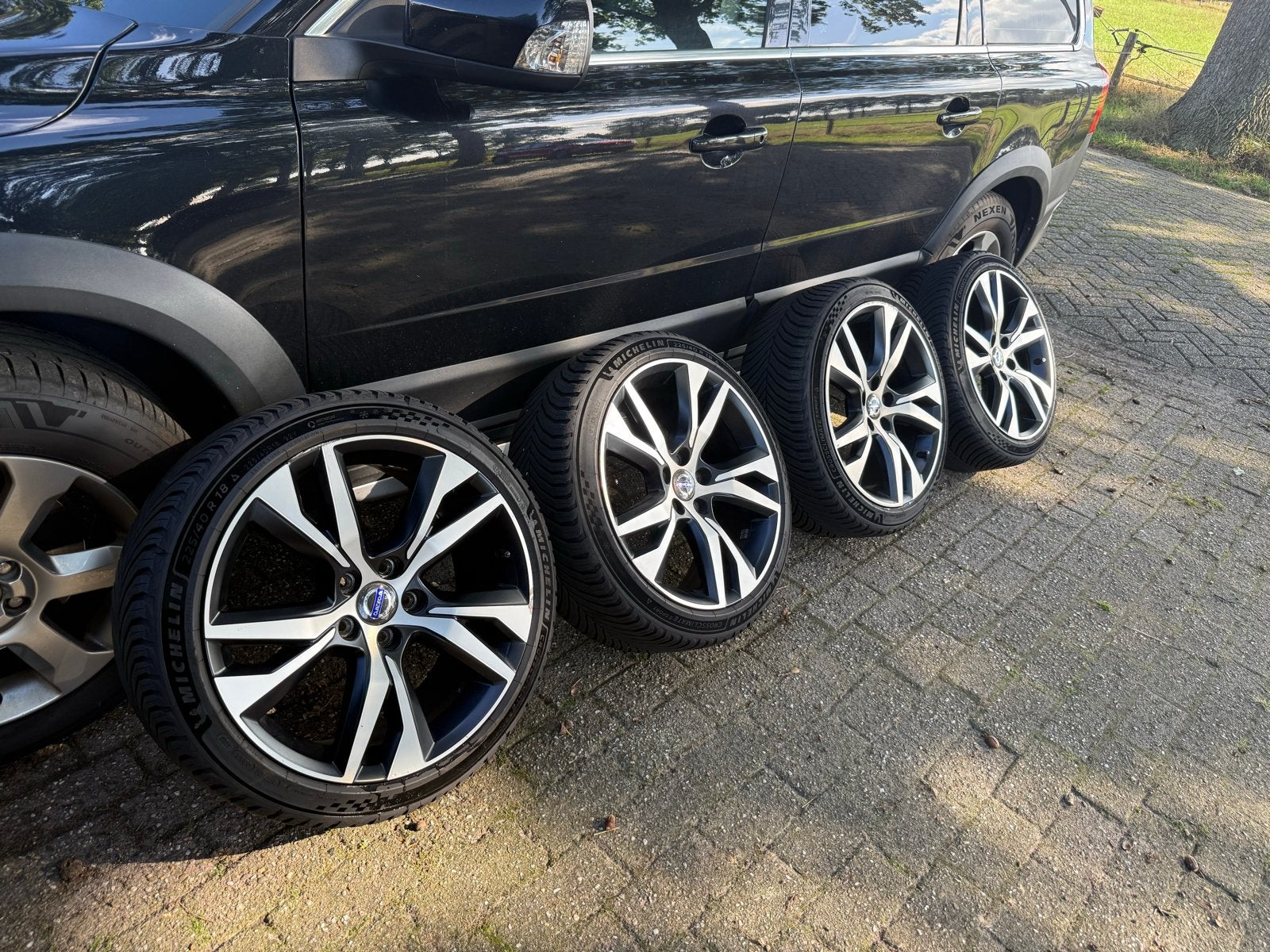 Volvo 18 inch R-Design velgen met CrossClimate 3 Sport bande, Auto-onderdelen, Ophalen, 18 inch, Gebruikt, Banden en Velgen