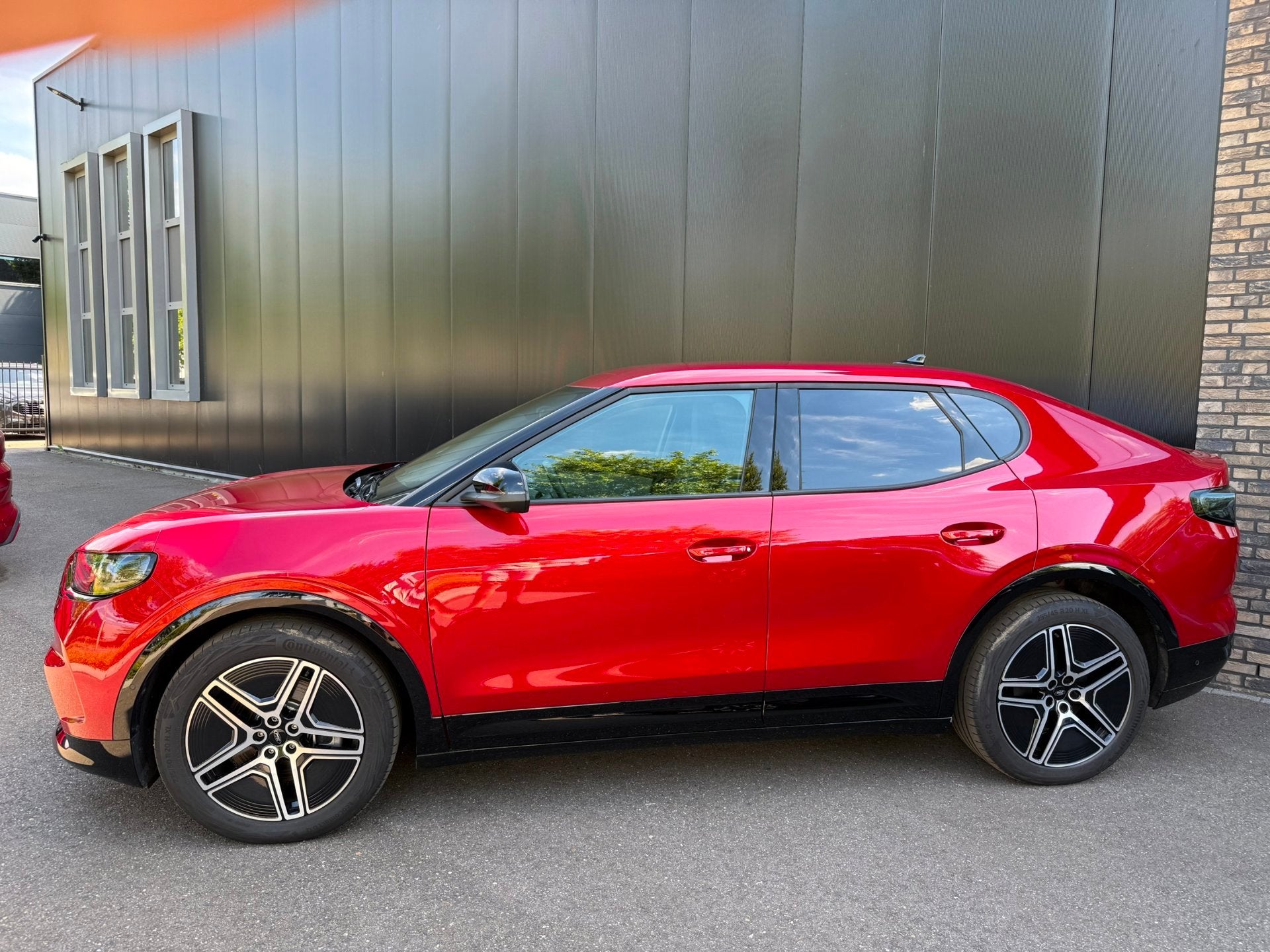 Ford Capri Premium Extended Range AWD 79 kWh Warmte, HUD, 36, Auto's, Automaat, Gebruikt, 340 pk, Leder