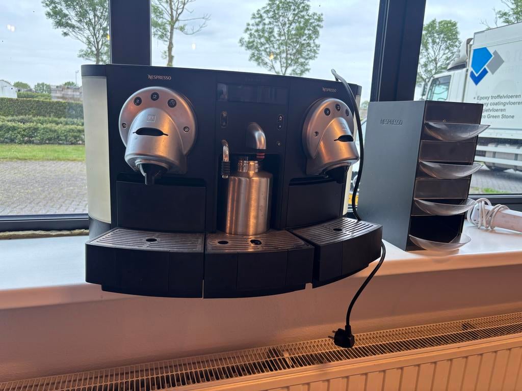 Nespresso Gemini 220 professioneel koffiezetapparaat, Gebruikt, Koffiemachine, Ophalen of Verzenden, 2 tot 4 kopjes