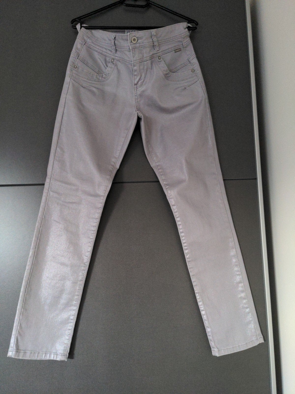 Red Button licht grijze broek maat 36, Kleding | Dames, Ophalen of Verzenden, Zo goed als nieuw, Maat 36 (S), Red Button