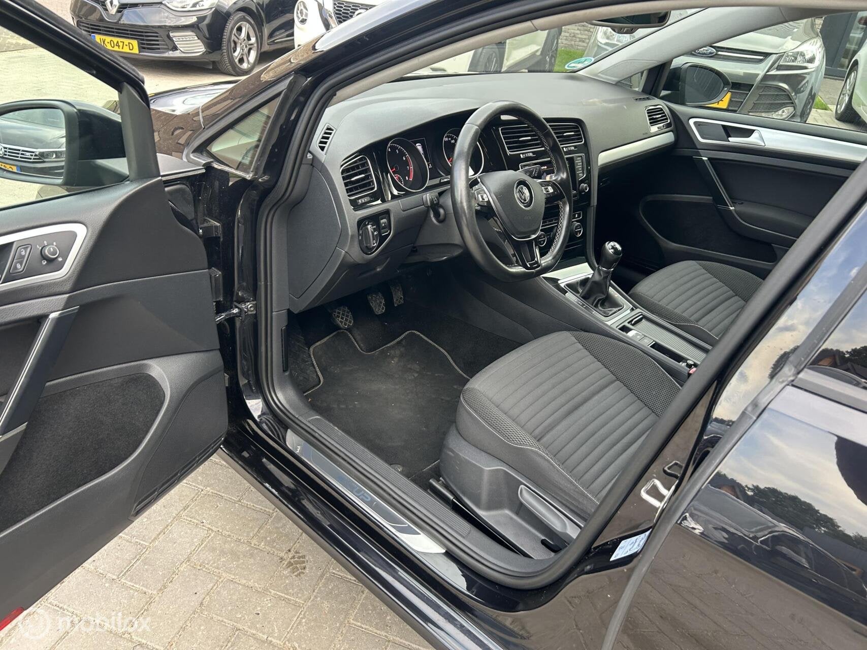 Foto 10 van Volkswagen Golf 1.4 TSI CUP Edition