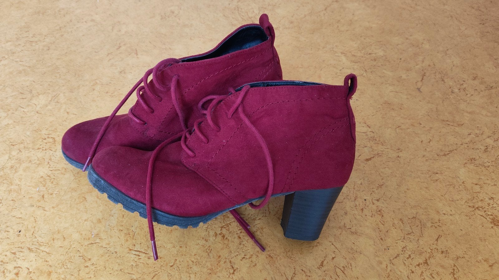 Rode dames enkellaarsjes met veters, maat 39, Ophalen, Zo goed als nieuw, Rood, Lage of Enkellaarzen