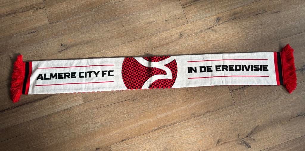 Almere City sjaal, Ophalen of Verzenden, Zo goed als nieuw, Buitenlandse clubs, Vaantje of Sjaal