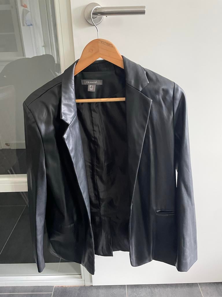 Stijlvolle Zwarte Leren Blazer Maat 38 van Primark, Ophalen of Verzenden, Zo goed als nieuw, Maat 38/40 (M), Zwart