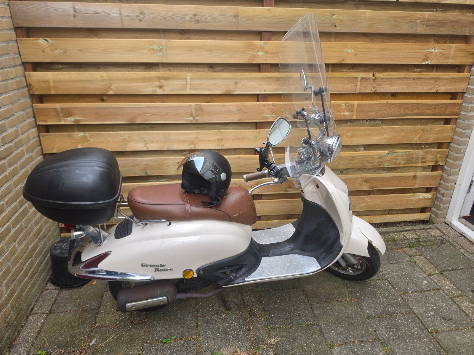 Grande Retro Scooter - Beige met lichte cosmetische schade, Ophalen, Gebruikt, Benzine, Overige merken