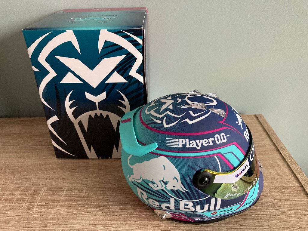 ✅ Max Verstappen 1:2 helm 2023 Miami Red Bull RB19 Schuberth, Ophalen of Verzenden, Nieuw, Formule 1