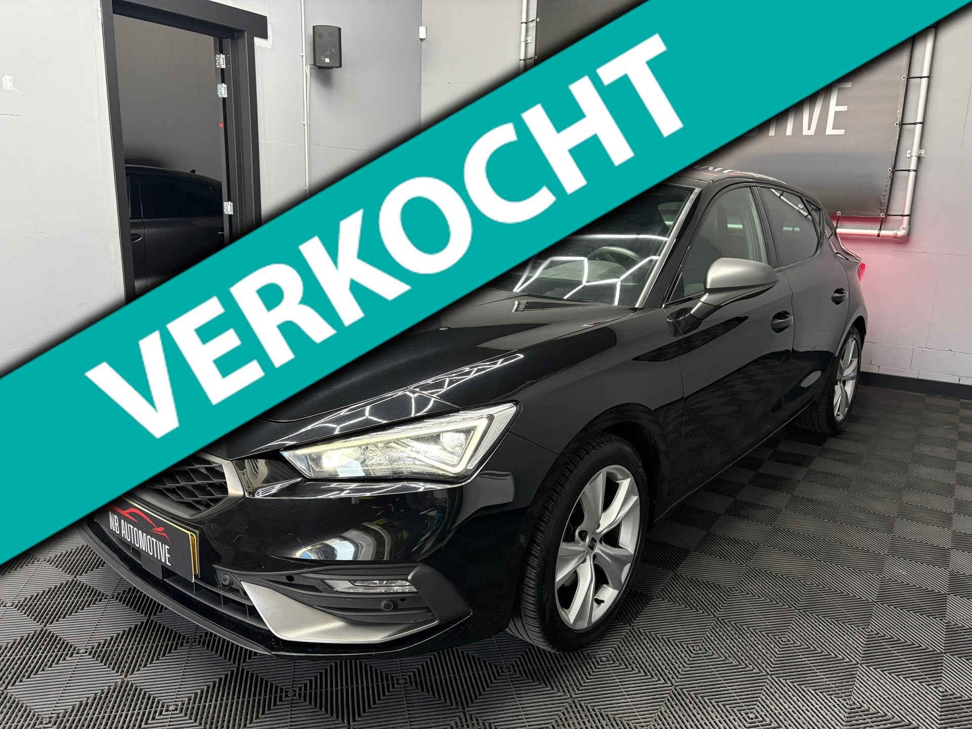 Seat Leon 1.5 eTSI FR Launch Edition, 4 cilinders, 150 pk, Leder en Stof, Zwart